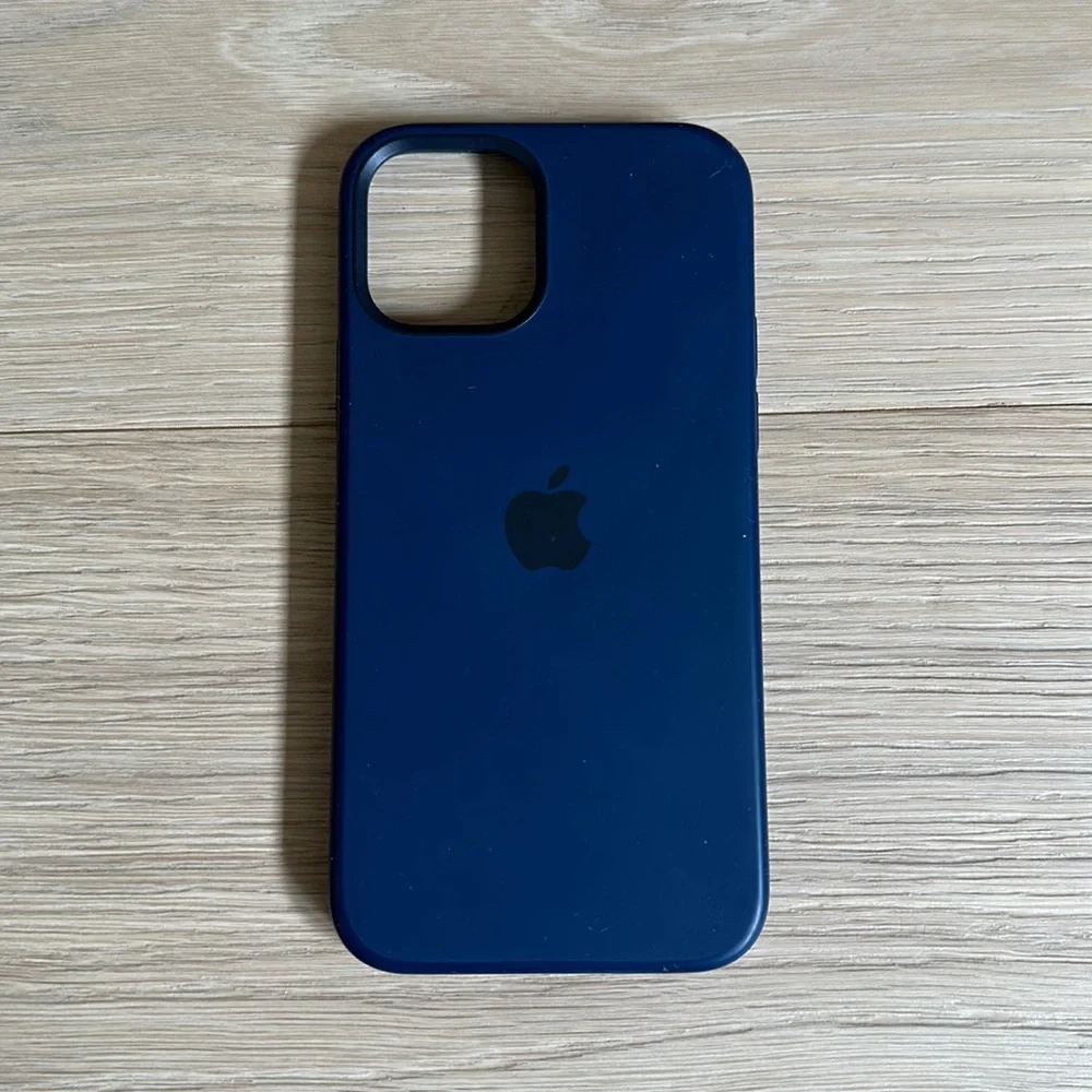 Apple 12 Silicone Case Deep Navy